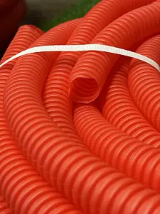 Труба гофрированная ПНД для металлопластиковых труб d25 красная (50 м) 3