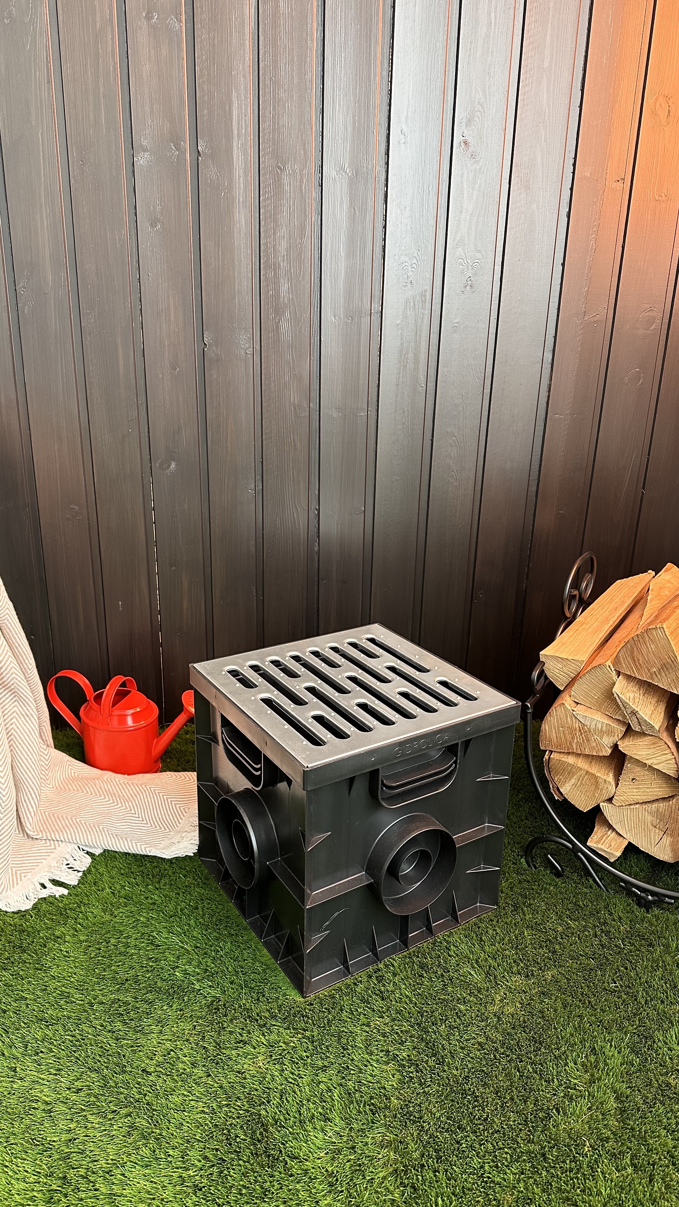 Комплект: Дождеприемник Gidrolica Point ДП-30.30 со стальной оцинк. реш., перегородками и корзиной 8